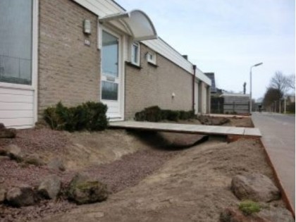 aanleg-wadi-tussen-gevel-en-trottoir