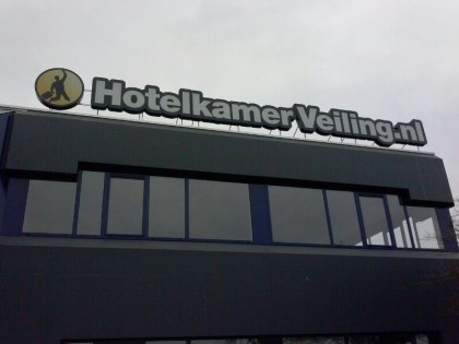 mees_reclame_veenendaal_gevelreclame_verlicht_hotelkamer_veiling_nl