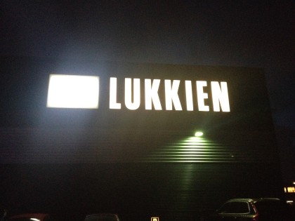 mees_reclame_veenendaal_verlichte_gevelreclame_doosletters