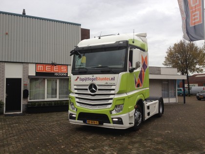 mees_reclame_veenendaal_vrachtwagen_belettering_bedrukking_tapijttegelstunter