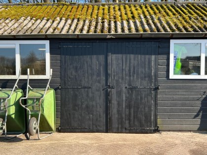 Deuren afhangen door Tilburgs Bouw- & Timmerbedrijf