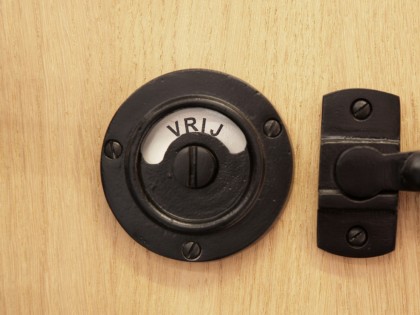 Deur, raam en meubelbeslag bij de Blaricumsche IJzerhandel, Van den Bergh