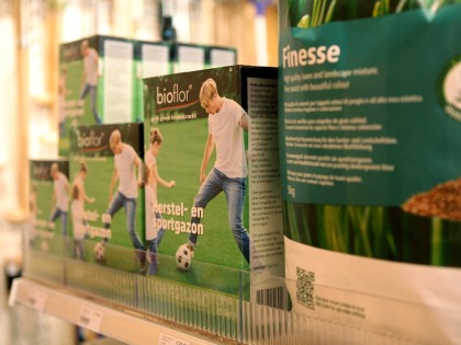 Graszaad en meststoffen bij de Blaricumsche IJzerhandel, Van den Bergh