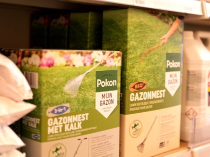 Graszaad en meststoffen bij de Blaricumsche IJzerhandel, Van den Bergh