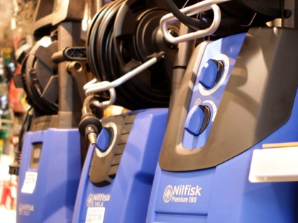 Hogedrukspuiten bij de Blaricumsche IJzerhandel, Van den Bergh