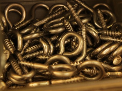 IJzerwaren bij de Blaricumsche IJzerhandel, Van den Bergh