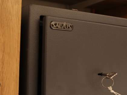 Kluizen bij de Blaricumsche IJzerhandel, Van den Bergh