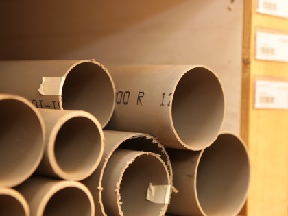 Sanitair bij de Blaricumsche IJzerhandel, Van den Bergh