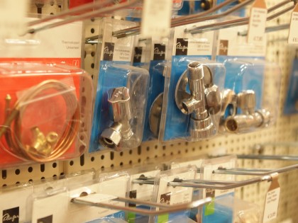 Sanitair bij de Blaricumsche IJzerhandel, Van den Bergh