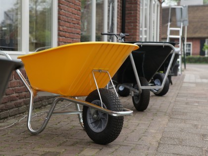 Tuingereedschap bij de Blaricumsche IJzerhandel, Van den Bergh