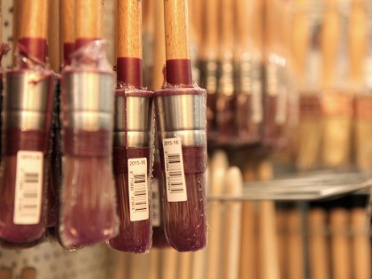 Verfwaren, lijmen en kitten bij de Blaricumsche IJzerhandel, Van den Bergh