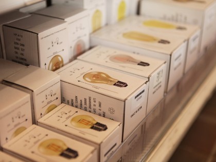 Verlichting bij de Blaricumsche IJzerhandel, Van den Bergh