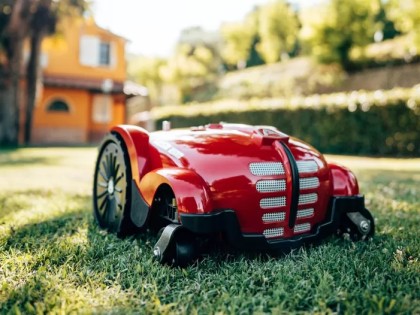 Robotmaaiers bij de Blaricumsche IJzerhandel, Van den Bergh