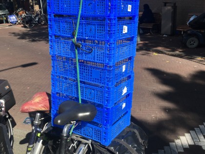 Carolien Adriaansche Transport new crates at the Hague Market.