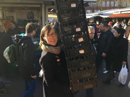 Carolien Adriaansche Transport new crates at the Hague Market.