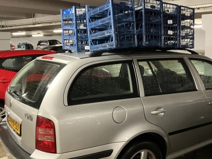 Carolien Adriaansche Transport new crates at the Hague Market.
