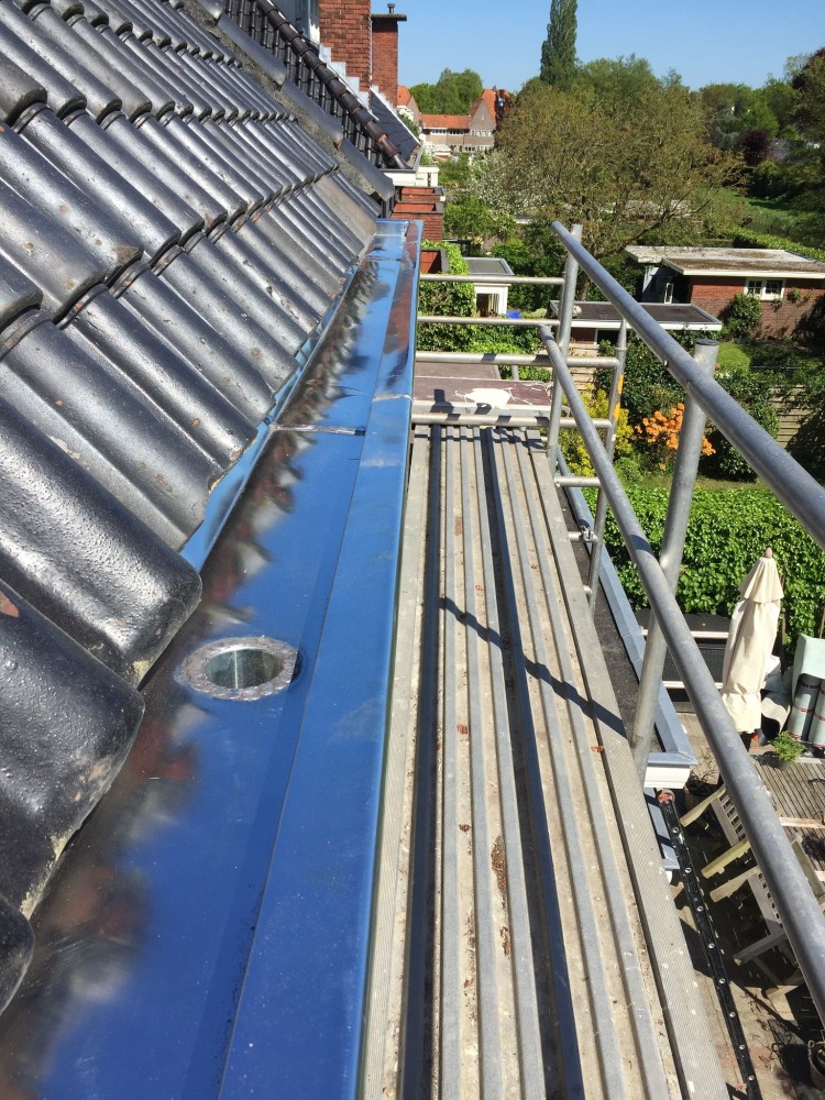 Nieuwe dakgoot in Naarden