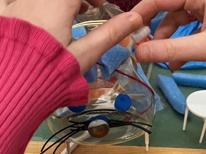Workshop met afval (van het Sophia Kinderziekenhuis)