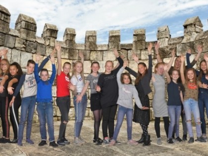 basisschool-afscheidsfoto-PanoramaZwaaiendKasteel