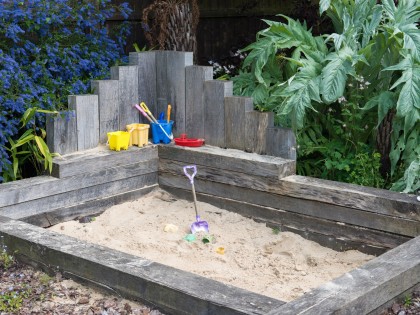 zandbak-in-de-tuin-tuinontwerp24