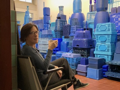 Pauze tijdens opbouw van De Blauwe Stad in de hal op de Prinsegracht
