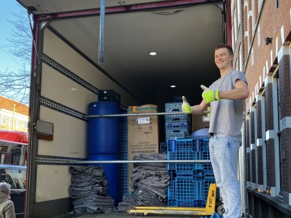 Vrachtwagen vol met De Blauwe Stad