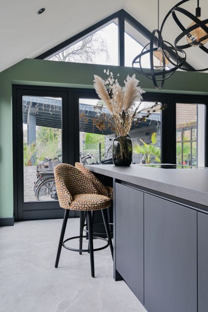 Barstoel-in-luxe-stof