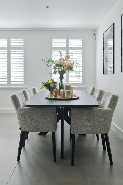 Luxe-eettafel-met-stoelen-op-maat
