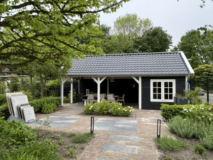 Zadeldak Trendhout showroom Almere Buitenleven