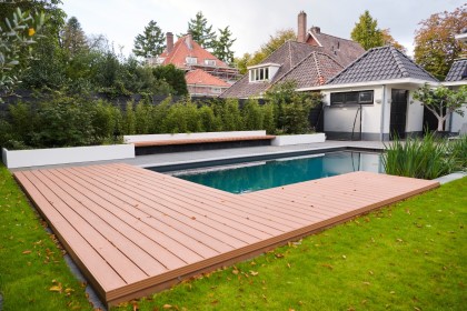Zwembad in tuin Baarn