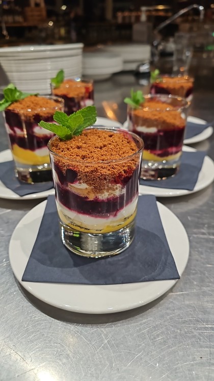 Trifle met roodfruit, advocaat en bastogne