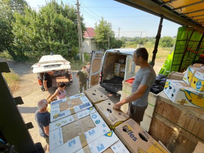 2. Goederen voor Odessa worden overgeladen in Busjes IMG-20240713-WA0005