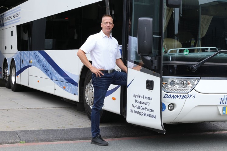 Liftbus van Rijnders Reizen