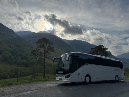 bus geschikt voor 53 personen