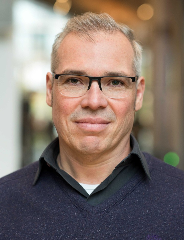 Dr. Carlos Fitzsimons