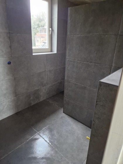 Diverse profesionele badkamers gebouwd door Tegelwerken Erwin Bout