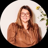 Dit is een topvrouw, intelligent, inlevend en heel fijn om mee te werken