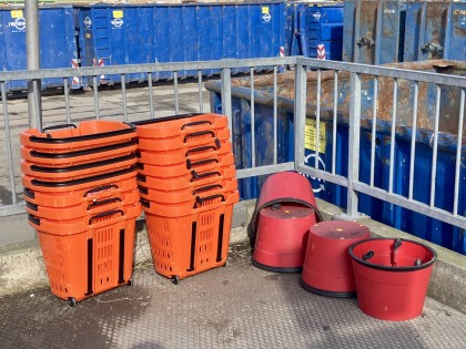 Carolien Adriaansche - plastic afval bij HMS Binckhorst
