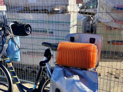 Carolien Adriaansche - Landfill seals on bikes