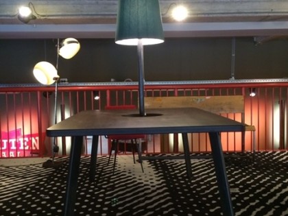 Lampvoet-tafel inclusief electra en USB aansluitingen