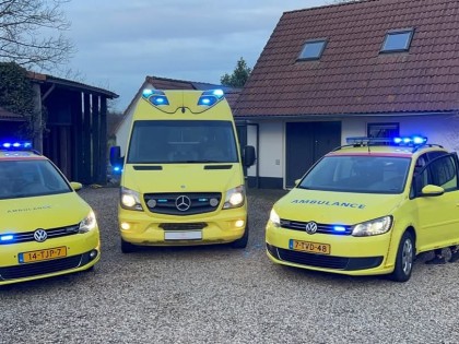 foto 1 Drie ambulances staan in Nederland klaar voor vertrek