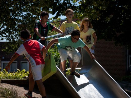 openbare basisschoo de ark almere buitenspelen pauze glijbaan