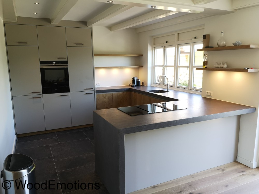 Moderne handgemaakte keuken in Loenen aan de Vecht