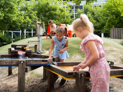 buiten spelen met water