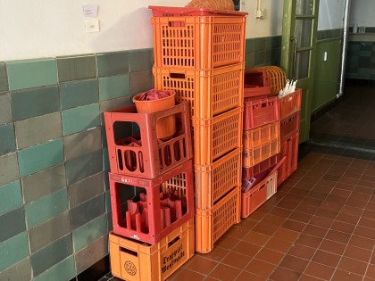 Carolien Adriaansche - Bruikbaar materiaal terug op het atelier voor nieuwe kunstwerken