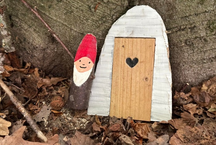 Kabouter in het gras