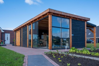 hout kleur en zwart voor overkapping