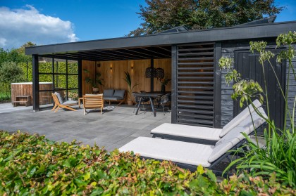 modern zwart overkapping groot