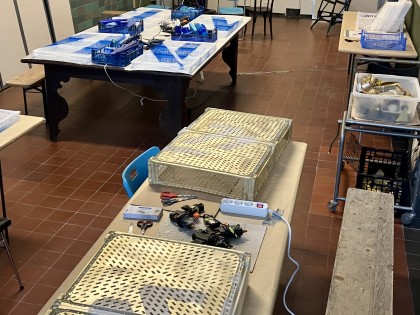 De Afvaljuf - workshop bedrijfslogo van plastic afval