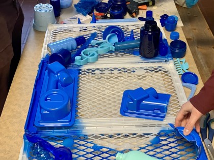 De Afvaljuf - workshop bedrijfslogo van plastic afval